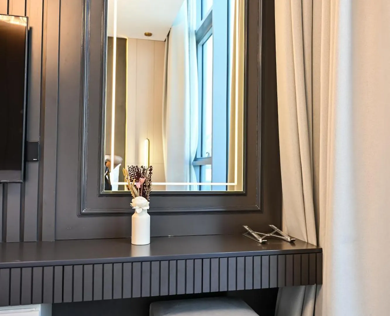 Relax In Style 2Br Huge Terrace Lagoon Access Dubái