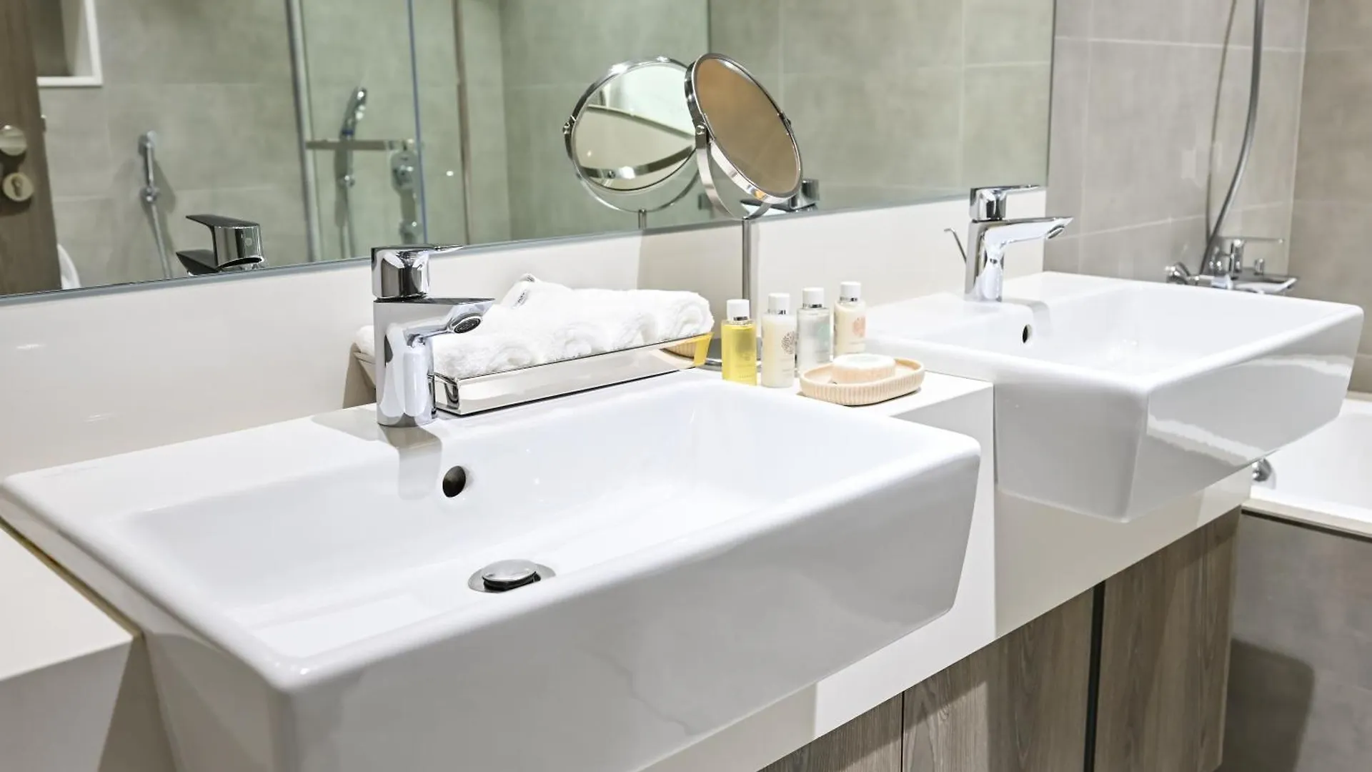 Relax In Style 2Br Huge Terrace Lagoon Access Dubai United Arab Emirates