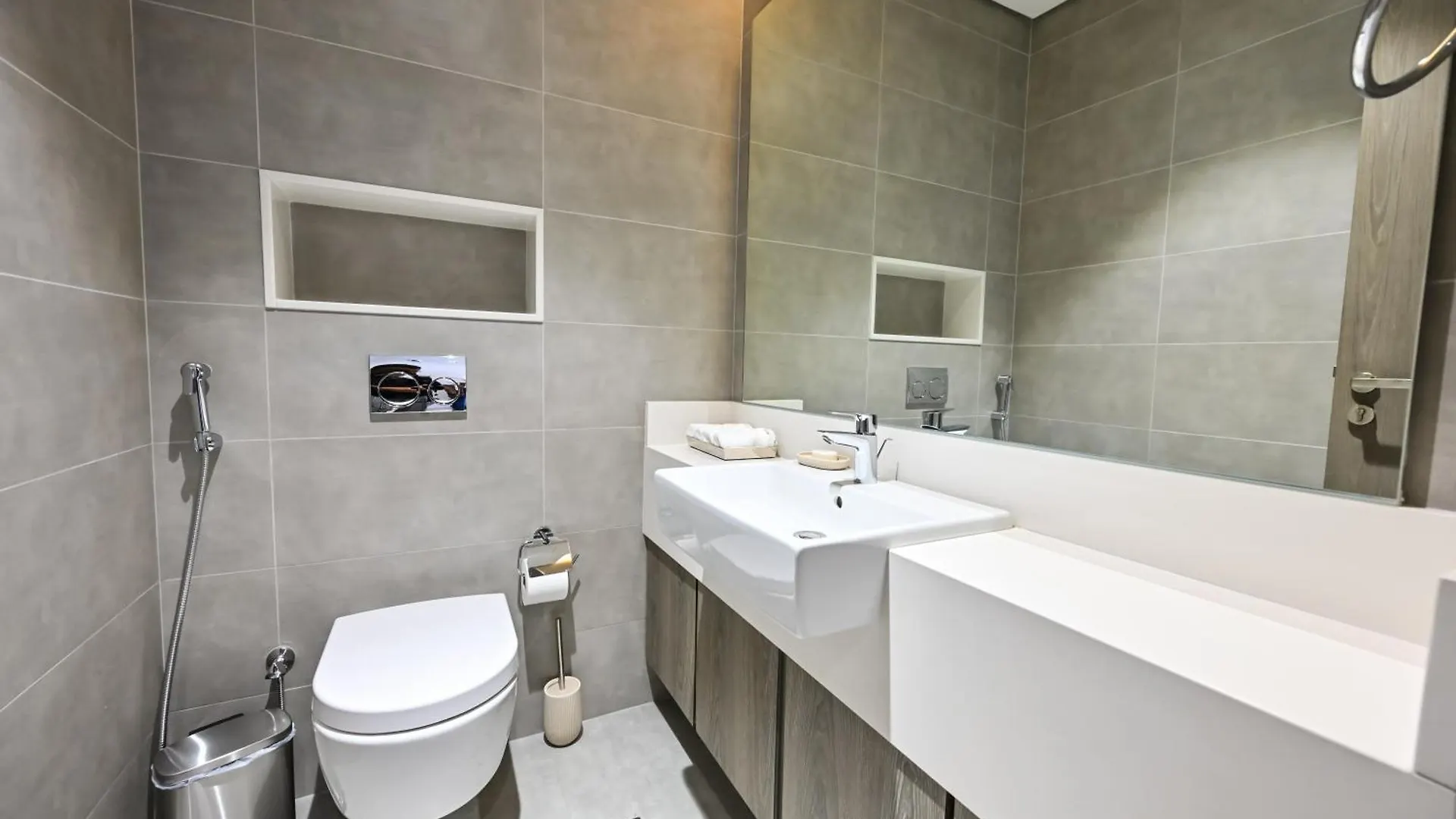 Relax In Style 2Br Huge Terrace Lagoon Access Dubai Apartment
