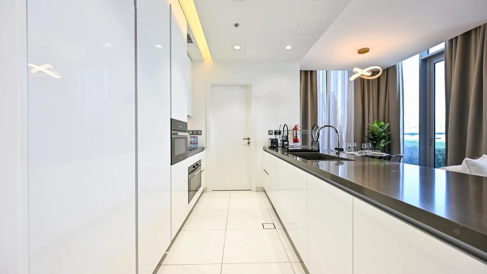 Relax In Style 2Br Huge Terrace Lagoon Access Dubai