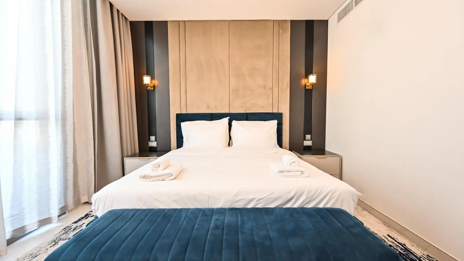 Relax In Style 2Br Huge Terrace Lagoon Access Dubai Apartment