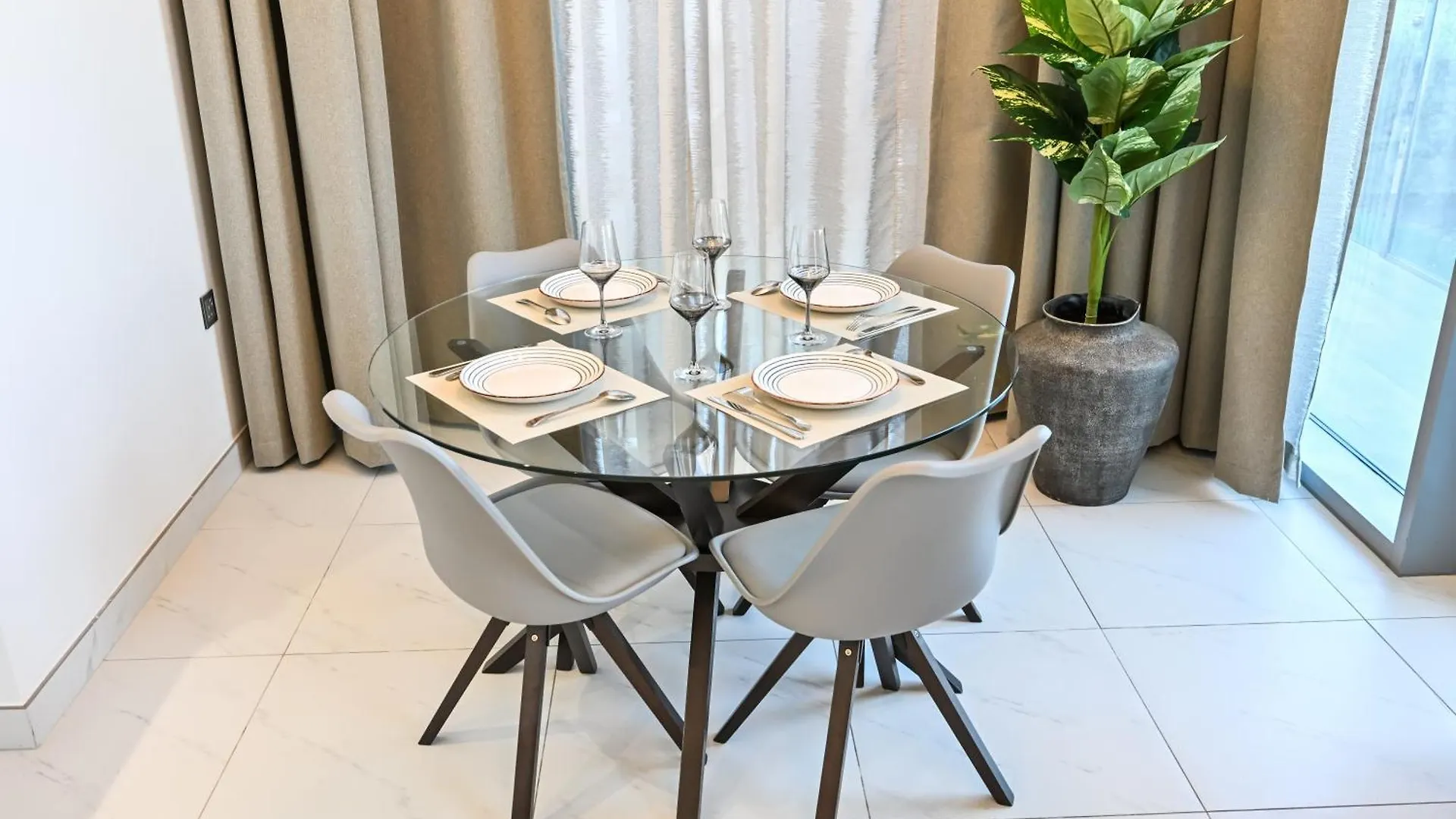 Relax In Style 2Br Huge Terrace Lagoon Access Dubai