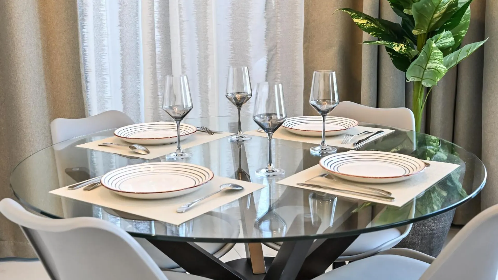Relax In Style 2Br Huge Terrace Lagoon Access Dubai